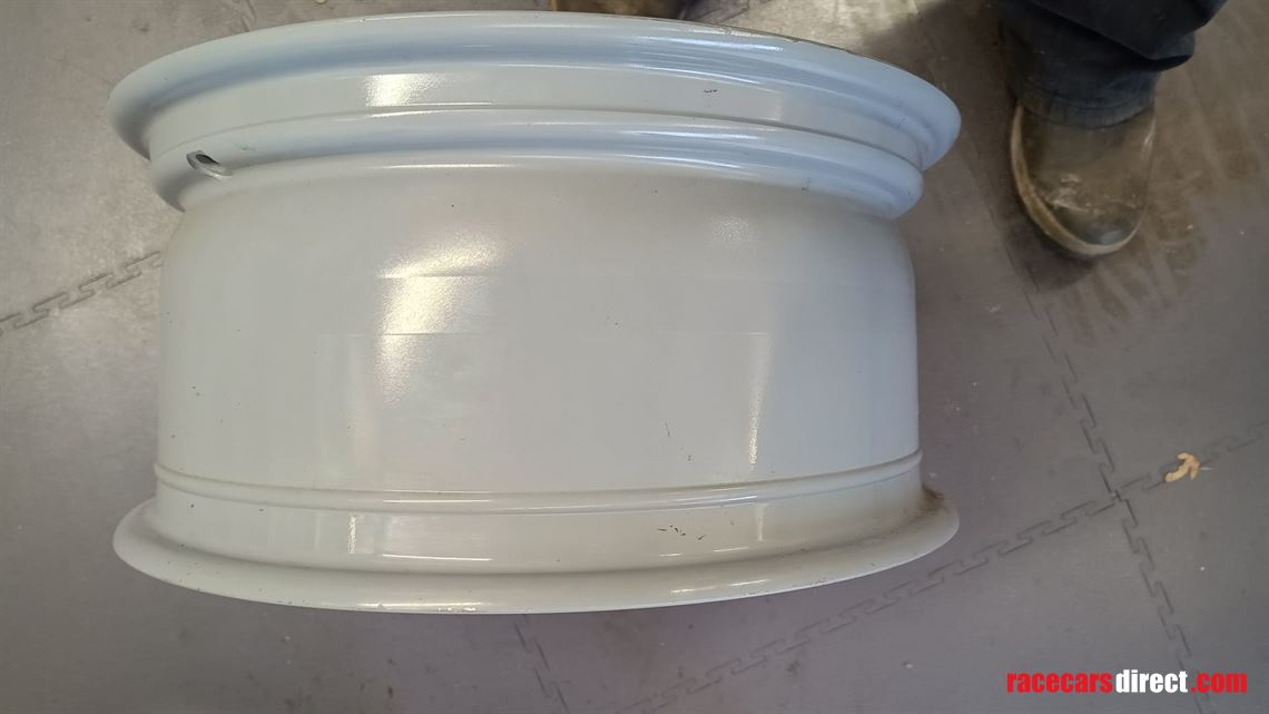 7-x-15-centre-lock-alloy-wheels