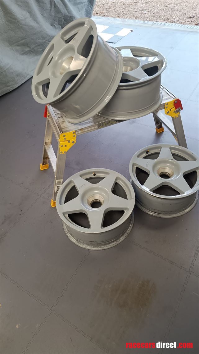 7-x-15-centre-lock-alloy-wheels