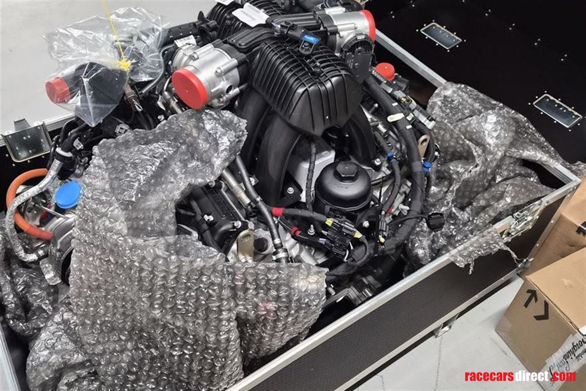 mclaren-570-gt4-engine-brend-new-in-box