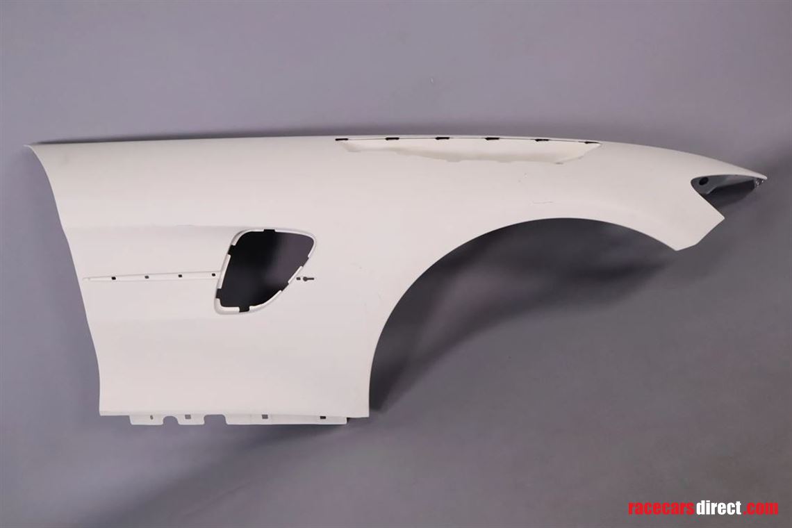 mercedes-amg-gtr-pro-front-fender-right
