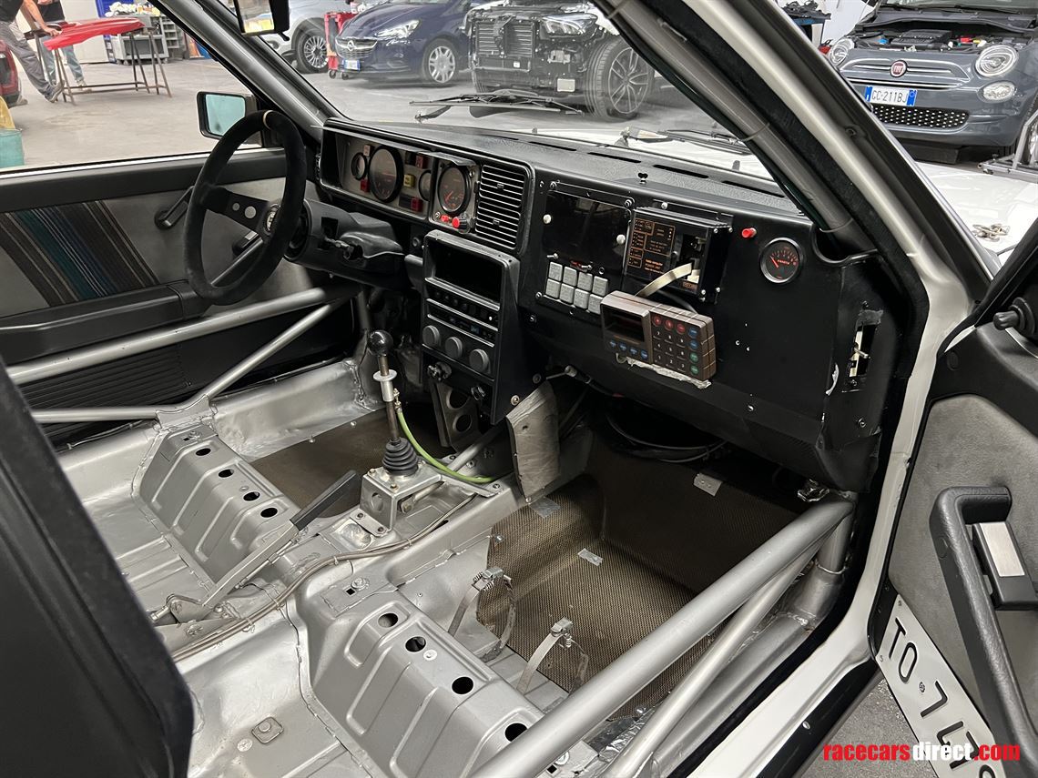 1989-lancia-delta-integrale-8v-gra-martini-ex