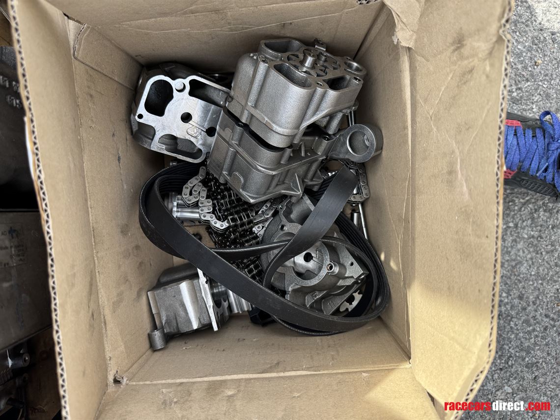porsche-gt4rs--22-engine