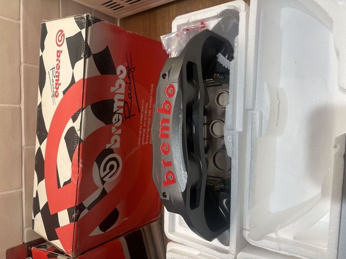brembo-6-pot-monobloc-calipers-xa4f101xa4f102