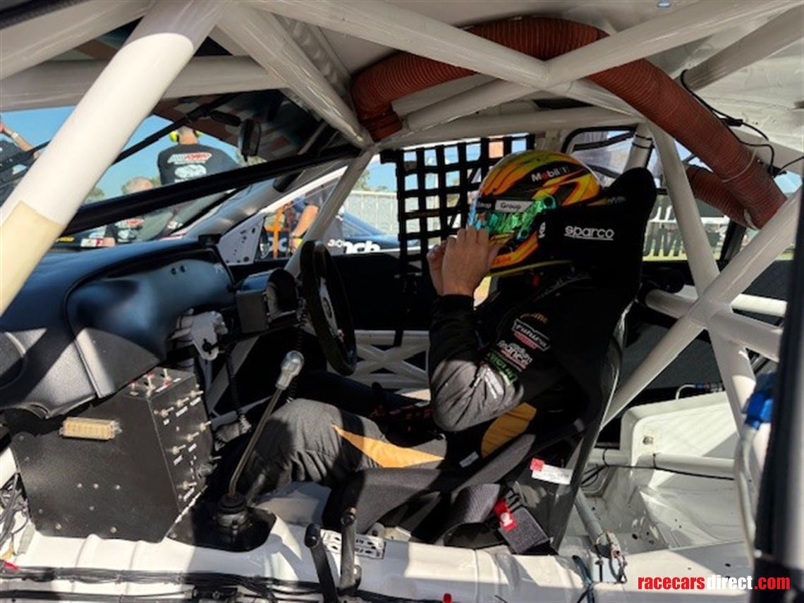 holden-vt-commodore-v8-supercar-greg-murphy