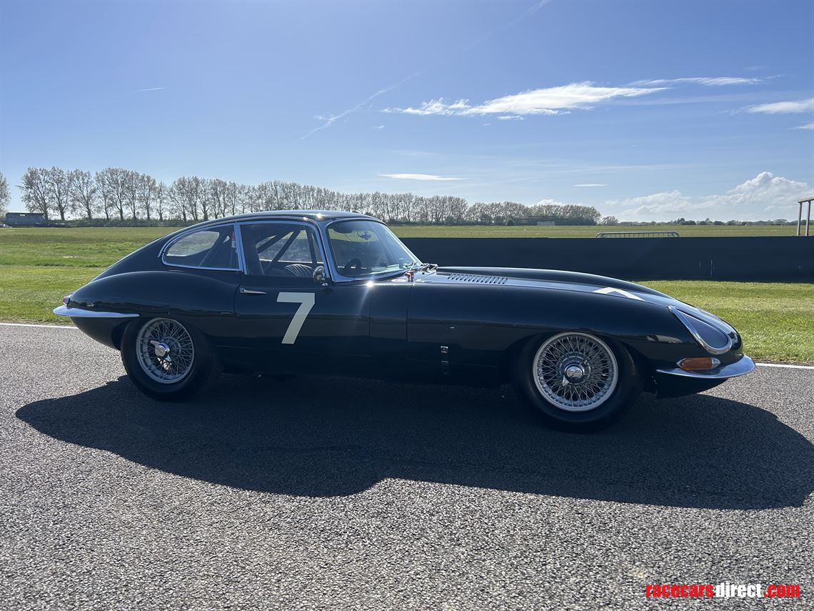 jaguar-e-type-1961-fhc-flat-floor