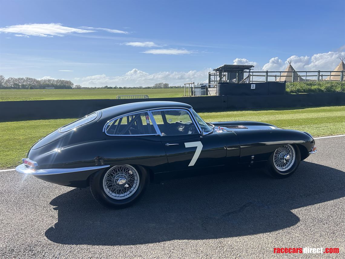 jaguar-e-type-1961-fhc-flat-floor