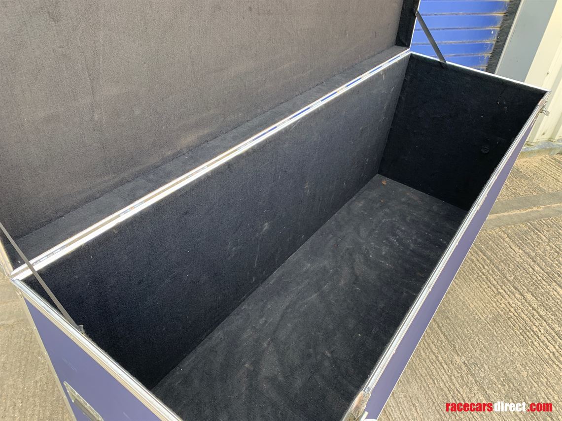 roadcase-flight-case-in-excellent-condition