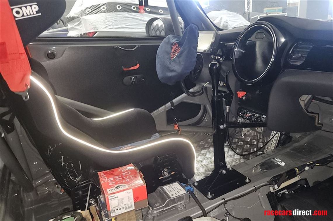 mini-cooper-jcw-evo-challenge
