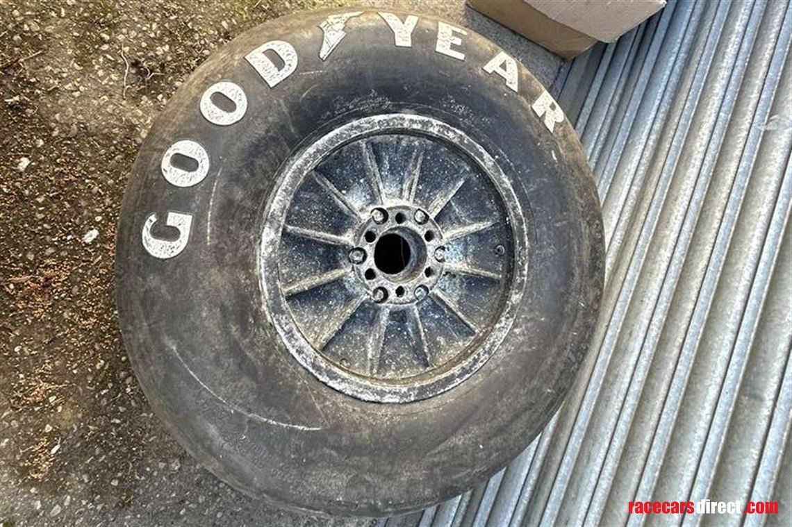 goodyear-histroc-f1-tyres-show-car-use-only
