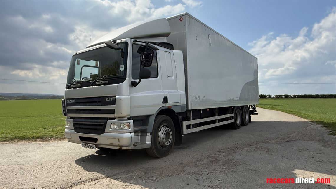 daf-26t-box-truck-with-large-cantilever-tail