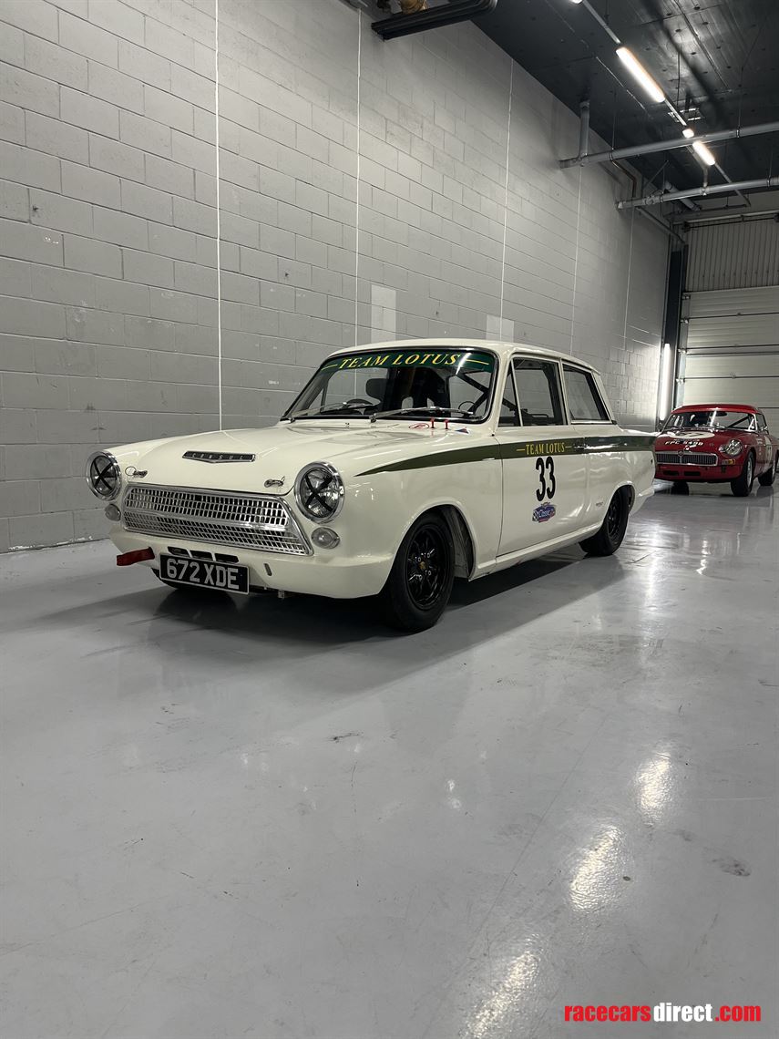 ford-lotus-cortina-mk1-race-car