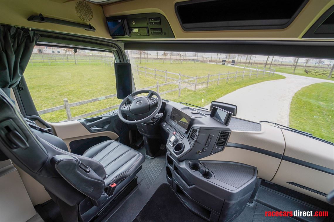 stx-motorhome---mercedes-benz-actros-triple-s