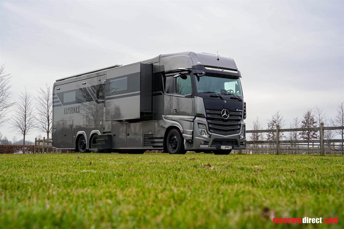 stx-motorhome---mercedes-benz-actros-triple-s