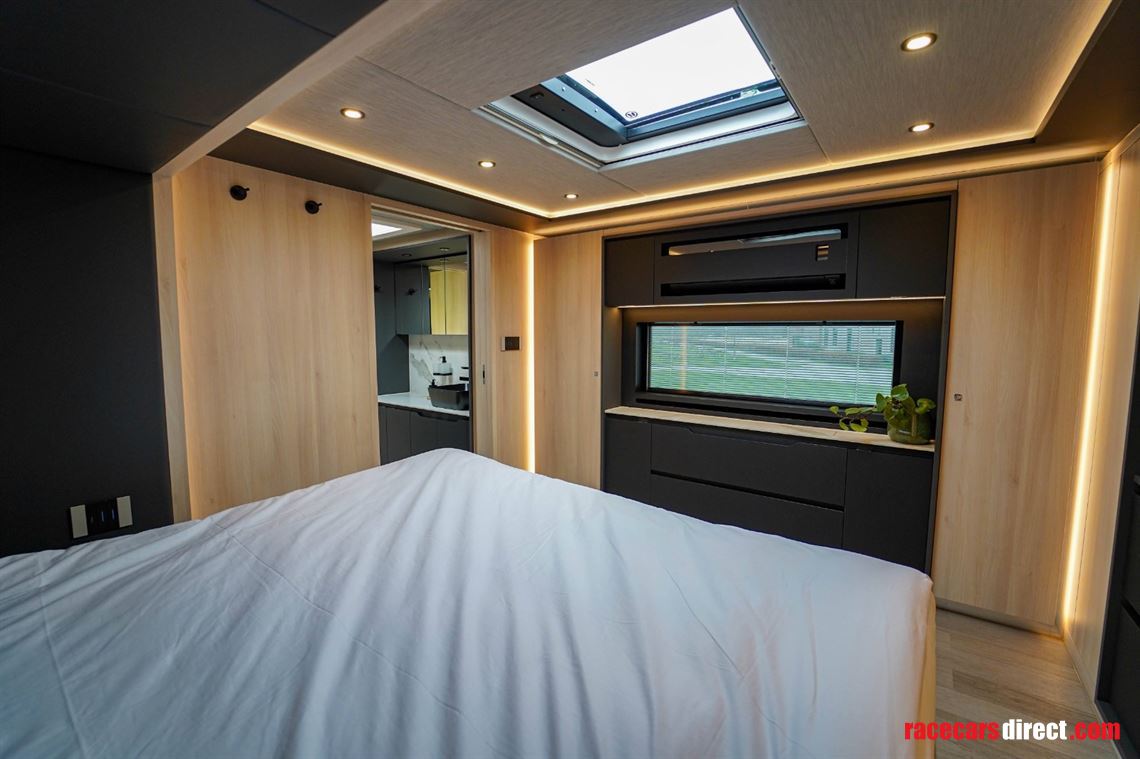 stx-motorhome---mercedes-benz-actros-triple-s