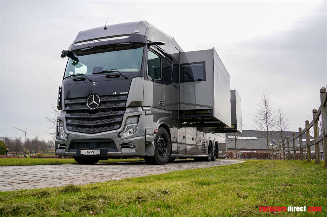 stx-motorhome---mercedes-benz-actros-triple-s