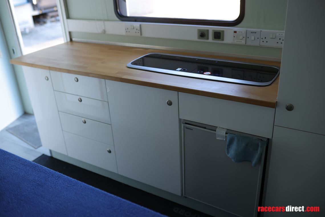 iveco-75t-truck-with-living-and-workshop-conv