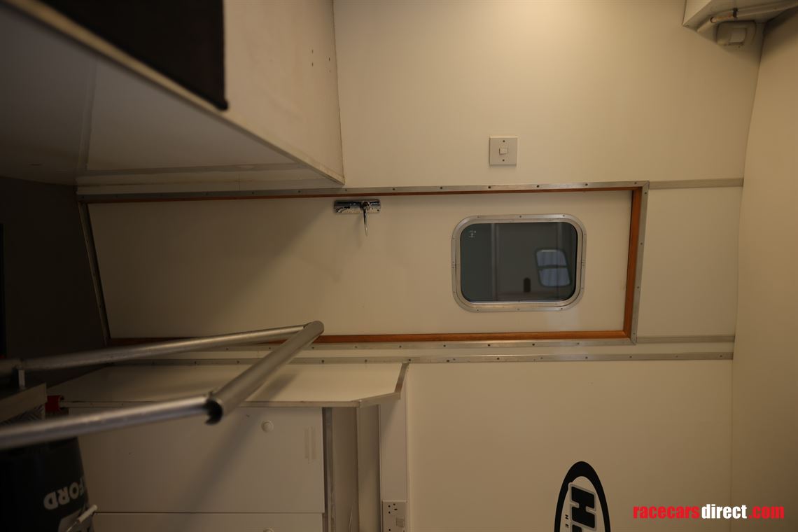 iveco-75t-truck-with-living-and-workshop-conv
