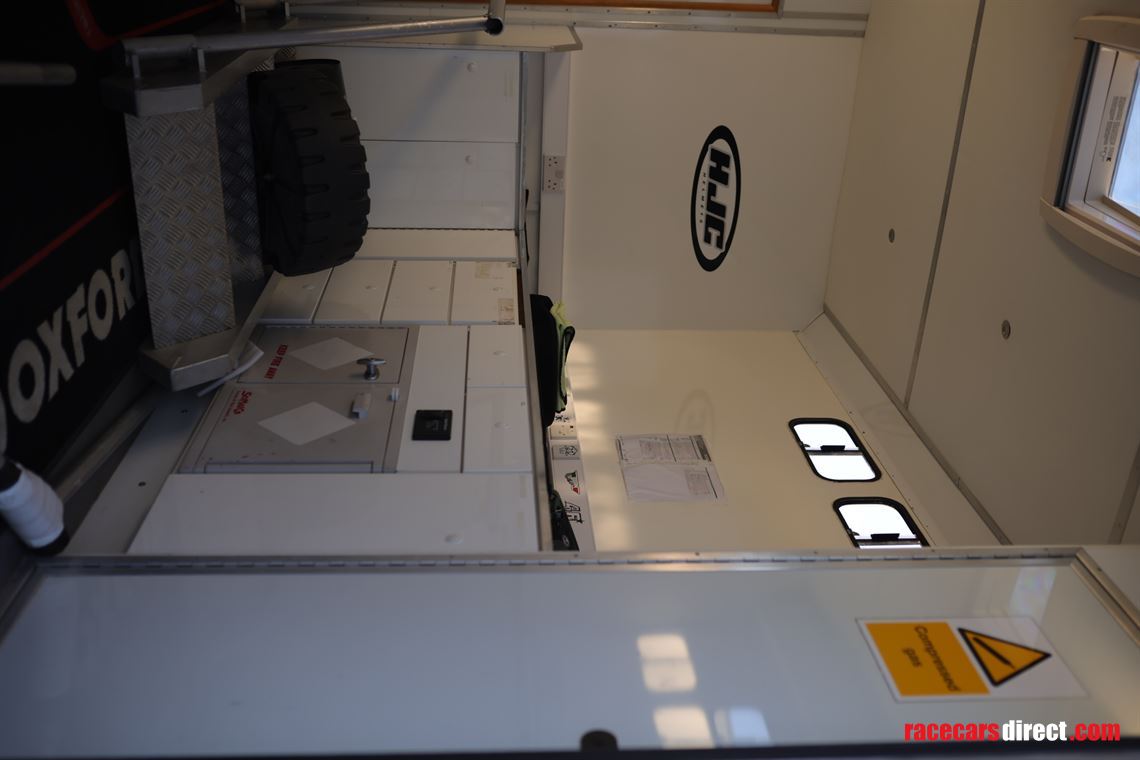 iveco-75t-truck-with-living-and-workshop-conv