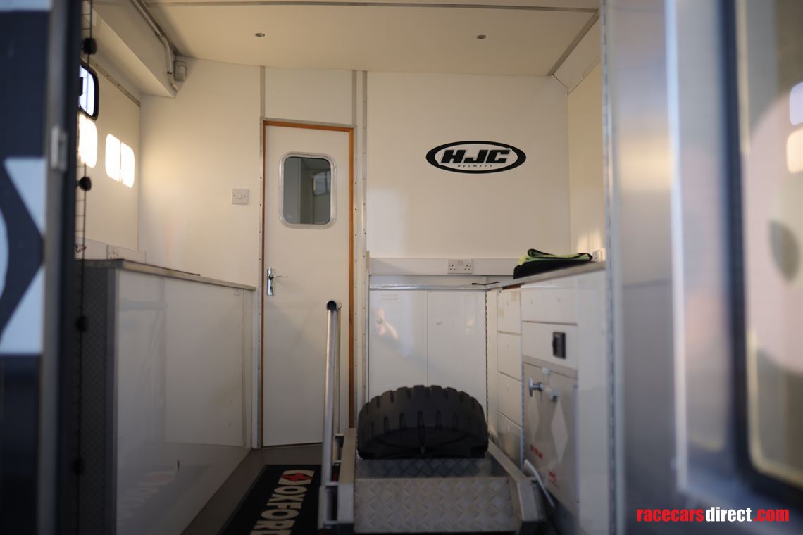 iveco-75t-truck-with-living-and-workshop-conv