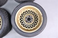 ferrari-308-15-golden-rims