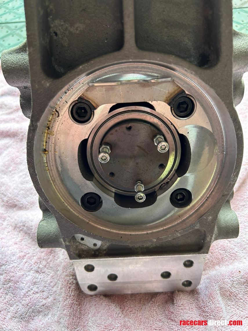 ginetta-g55-g56-gt3-gt4-centre-lock-hub-assem