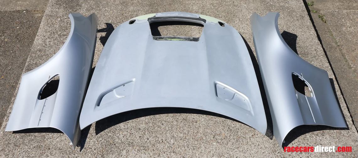mercedes-amg-gt4-hood-and-fender-set
