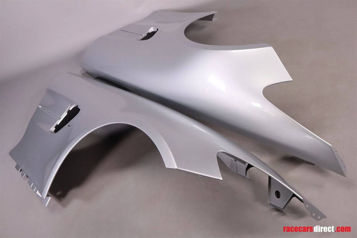 mercedes-amg-gt4-left-and-right-fenders-paint