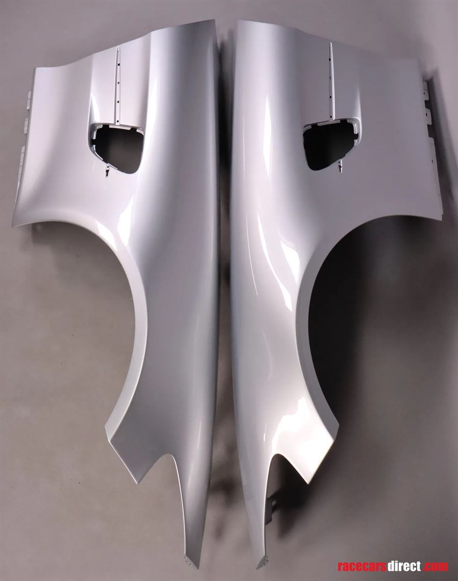 mercedes-amg-gt4-left-and-right-fenders-paint