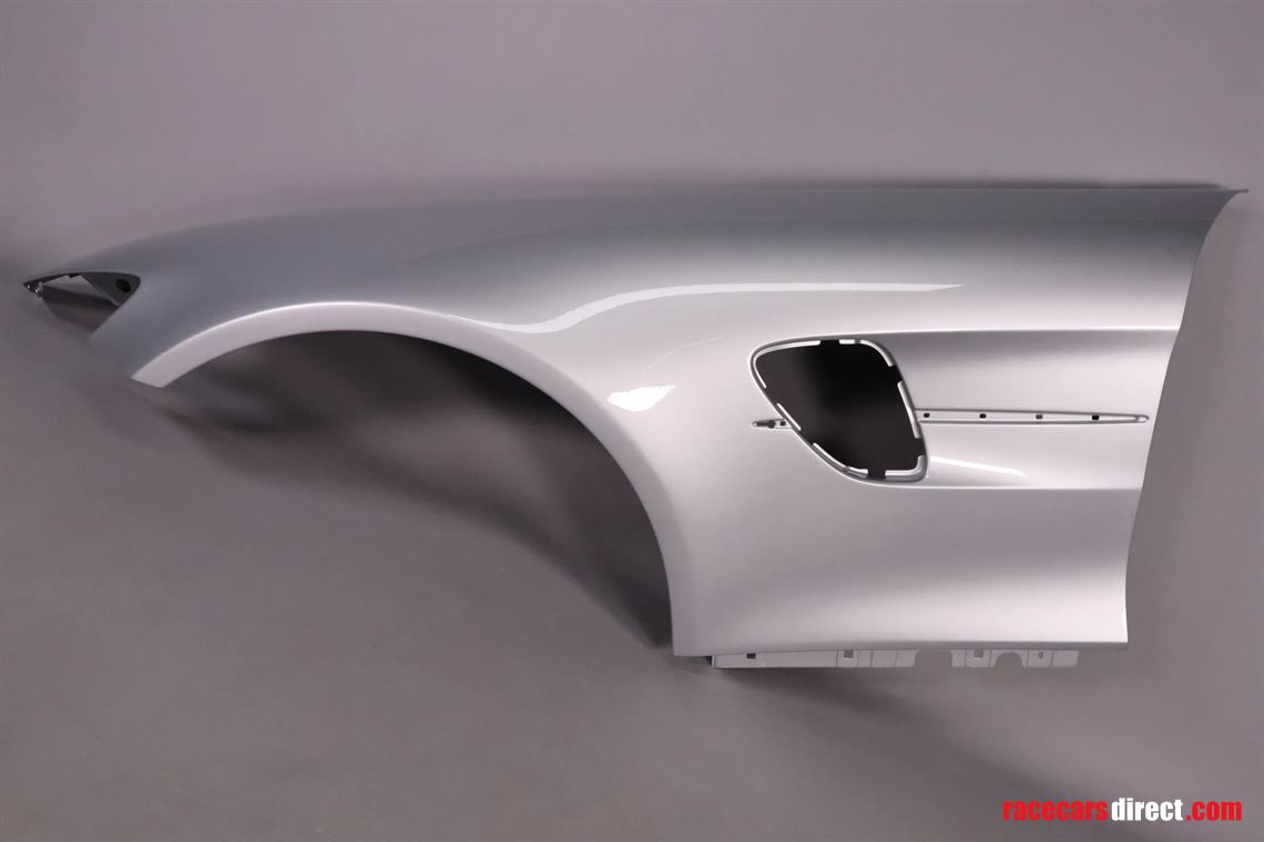 mercedes-amg-gt4-left-and-right-fenders-paint