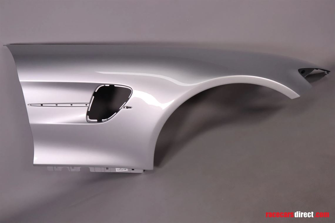 mercedes-amg-gt4-left-and-right-fenders-paint
