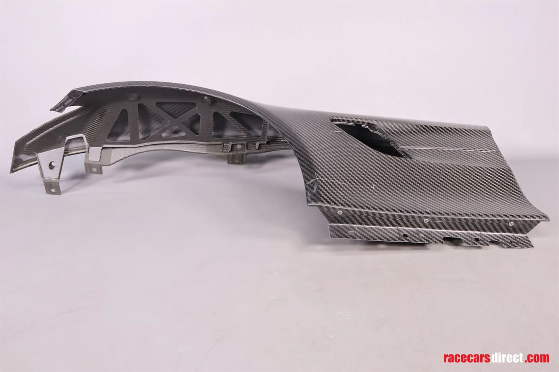 mercedes-amg-gt4-left-fender
