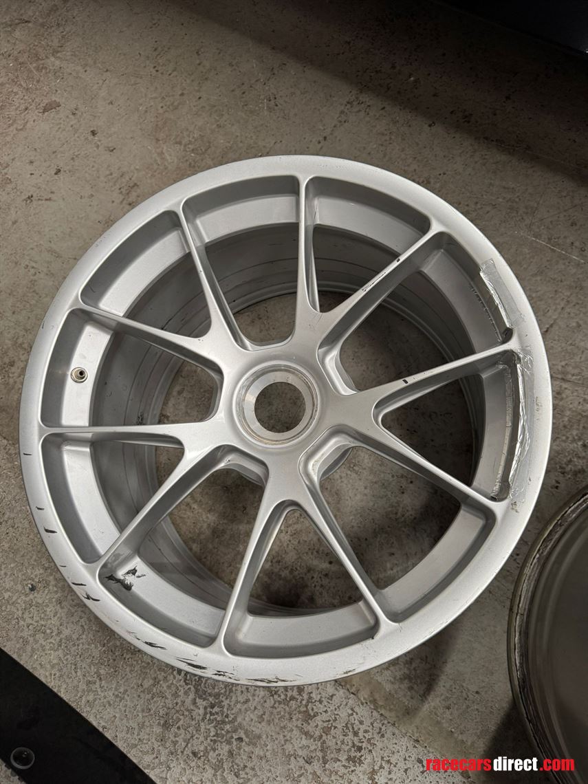 porsche-991-cup-car-wheels