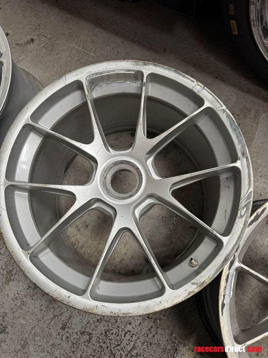 porsche-991-cup-car-wheels