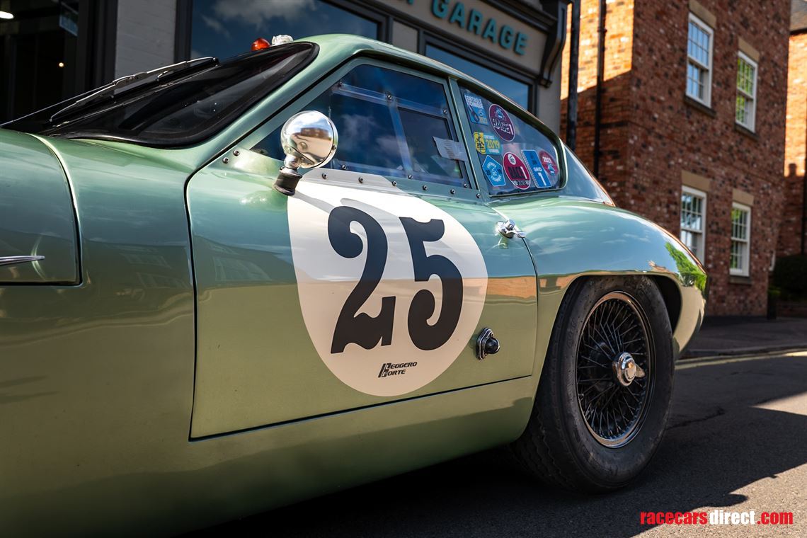 1963-triumph-tr4-slr-evocation