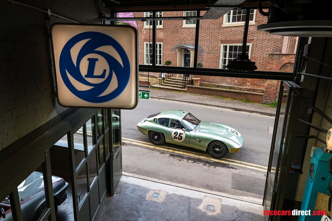 1963-triumph-tr4-slr-evocation