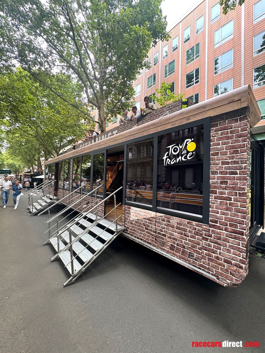 expandable-trailer-with-rooftop