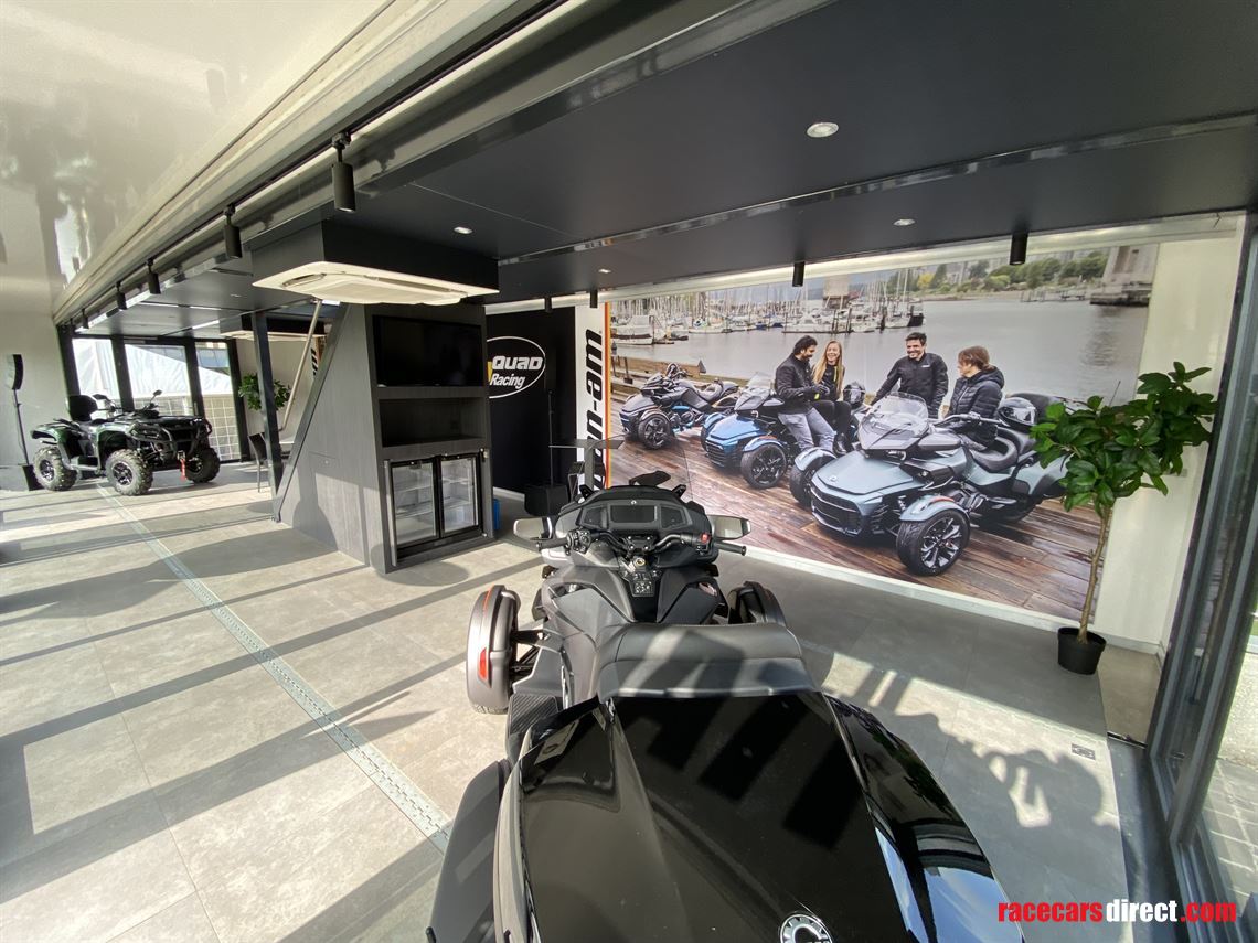 expandable-trailer-with-rooftop