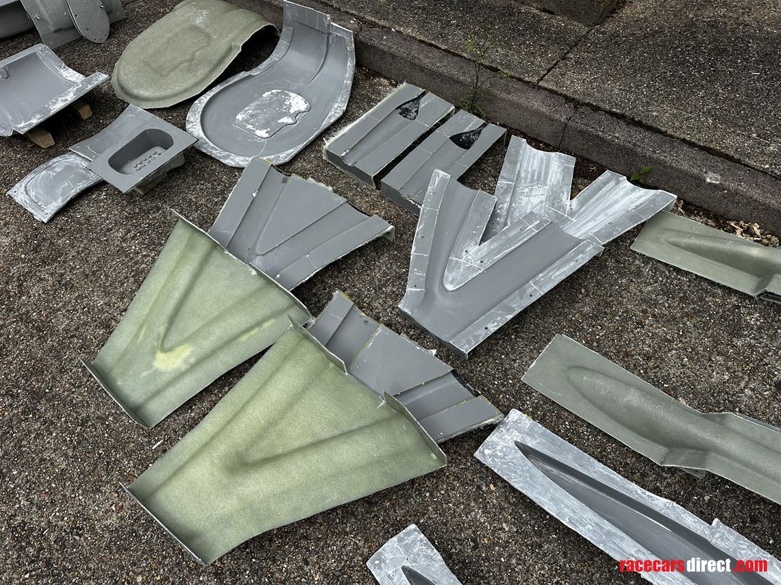 2025-f1-show-car-moulds-rolling-shell