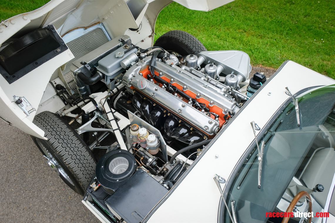 1961-jaguar-e-type-flat-floor-roadster