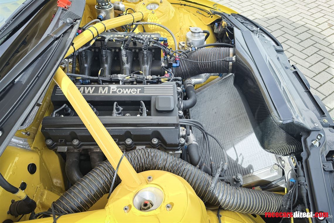 bmw-e46-racecar-with-e36-320i-stw-technic