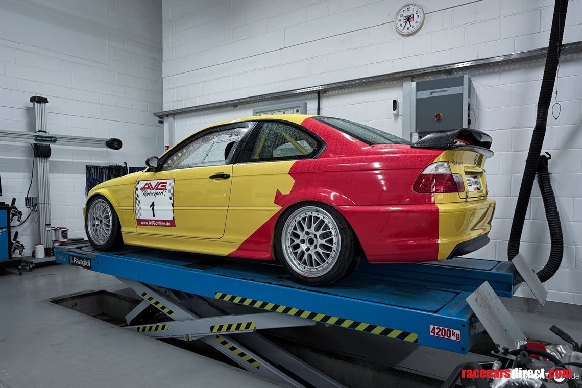 bmw-e46-racecar-with-e36-320i-stw-technic