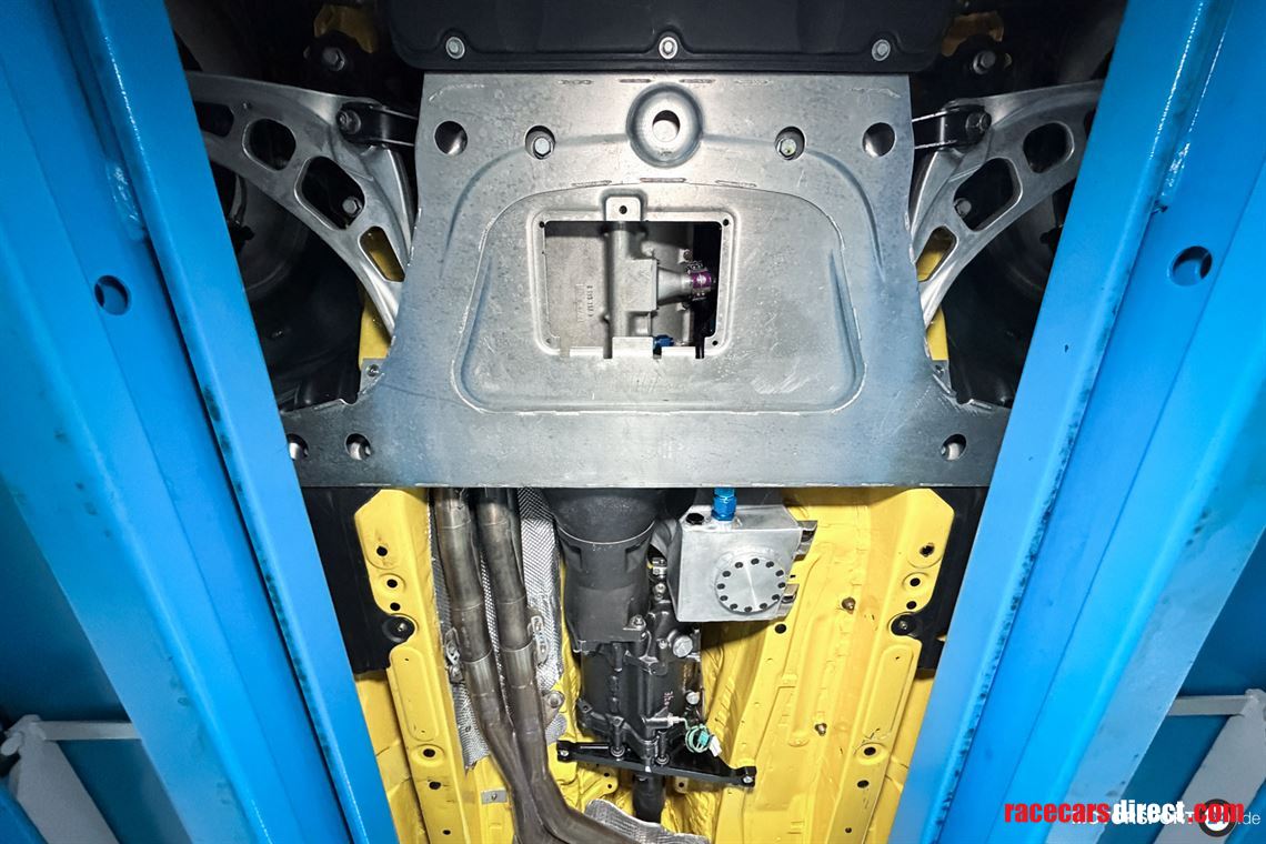 bmw-e46-racecar-with-e36-320i-stw-technic