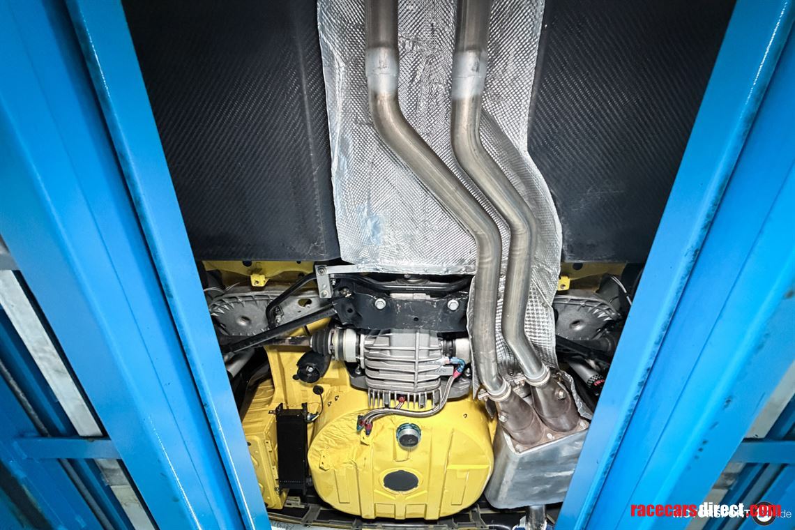 bmw-e46-racecar-with-e36-320i-stw-technic