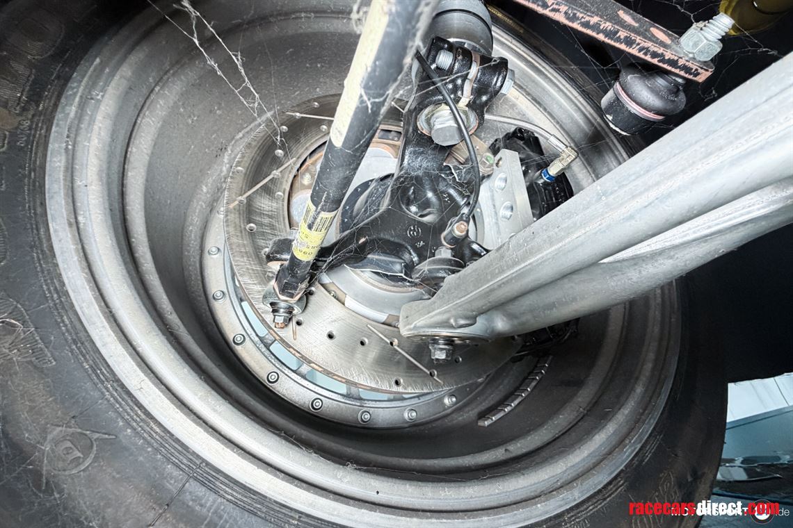 bmw-e46-racecar-with-e36-320i-stw-technic