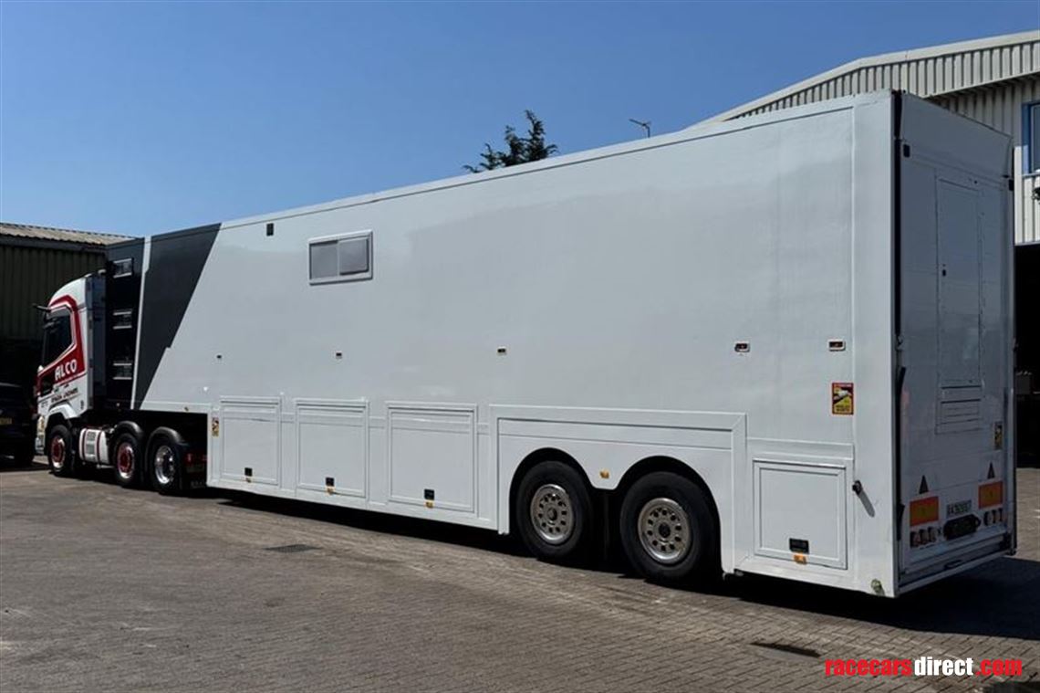 race-transporter-living-trailer