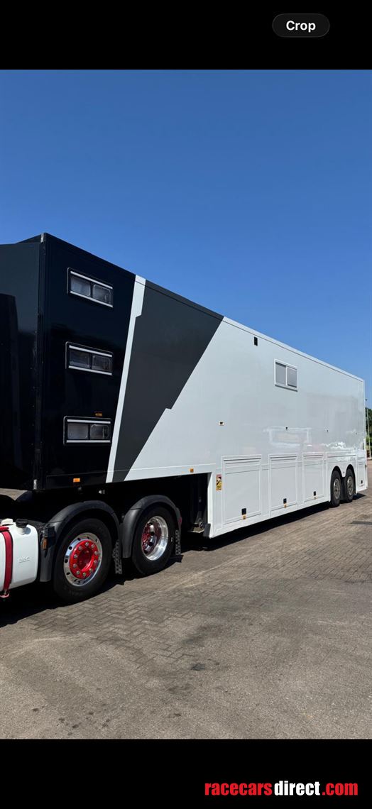 race-transporter-living-trailer