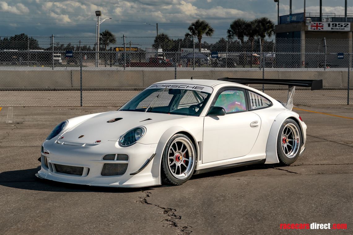 2011-porsche-911-gt3-r