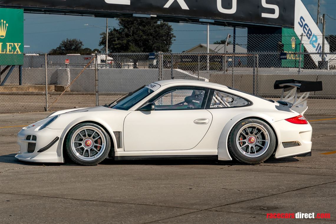 2011-porsche-911-gt3-r