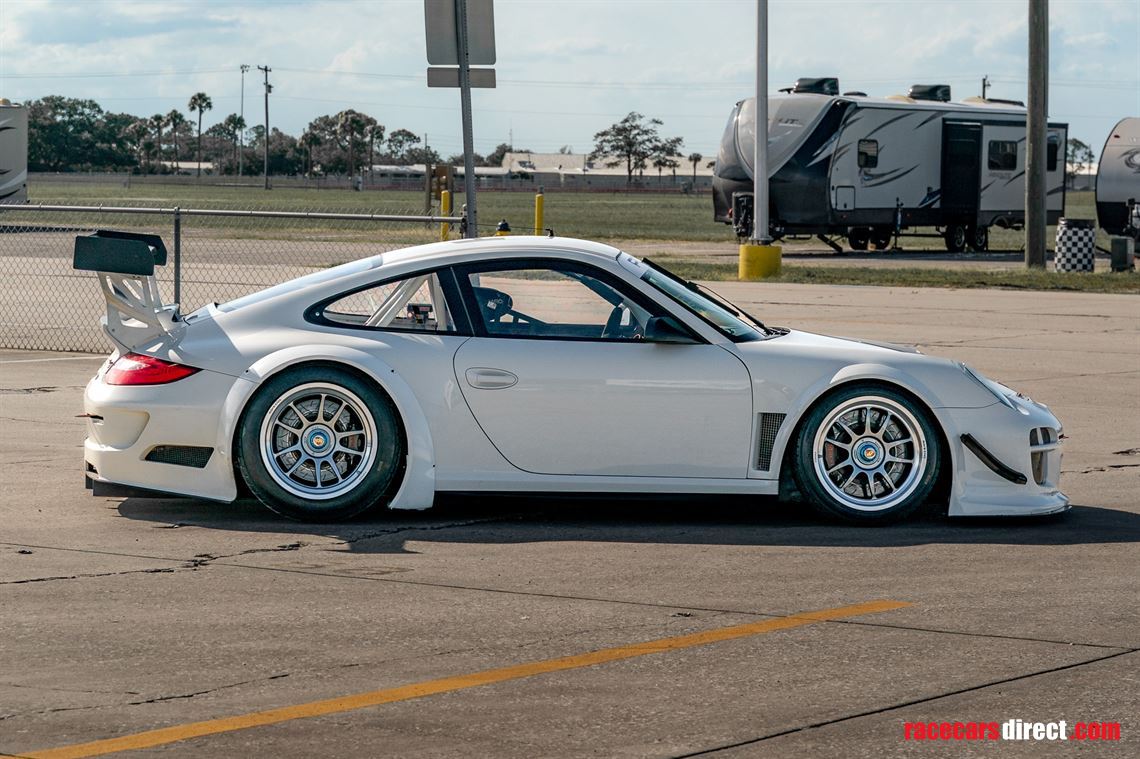 2011-porsche-911-gt3-r