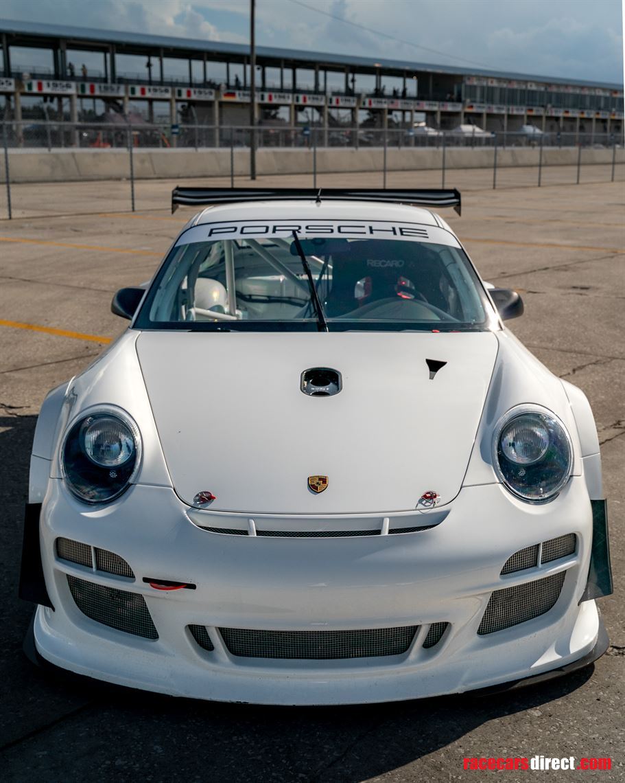 2011-porsche-911-gt3-r